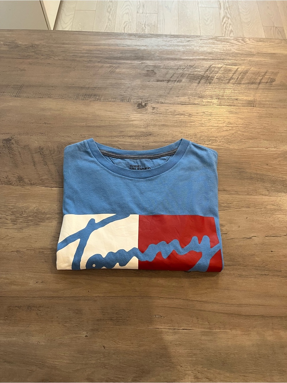 Tommy Hilfiger Men’s Light Blue Crewneck Graphic Tee with Red & White Logo